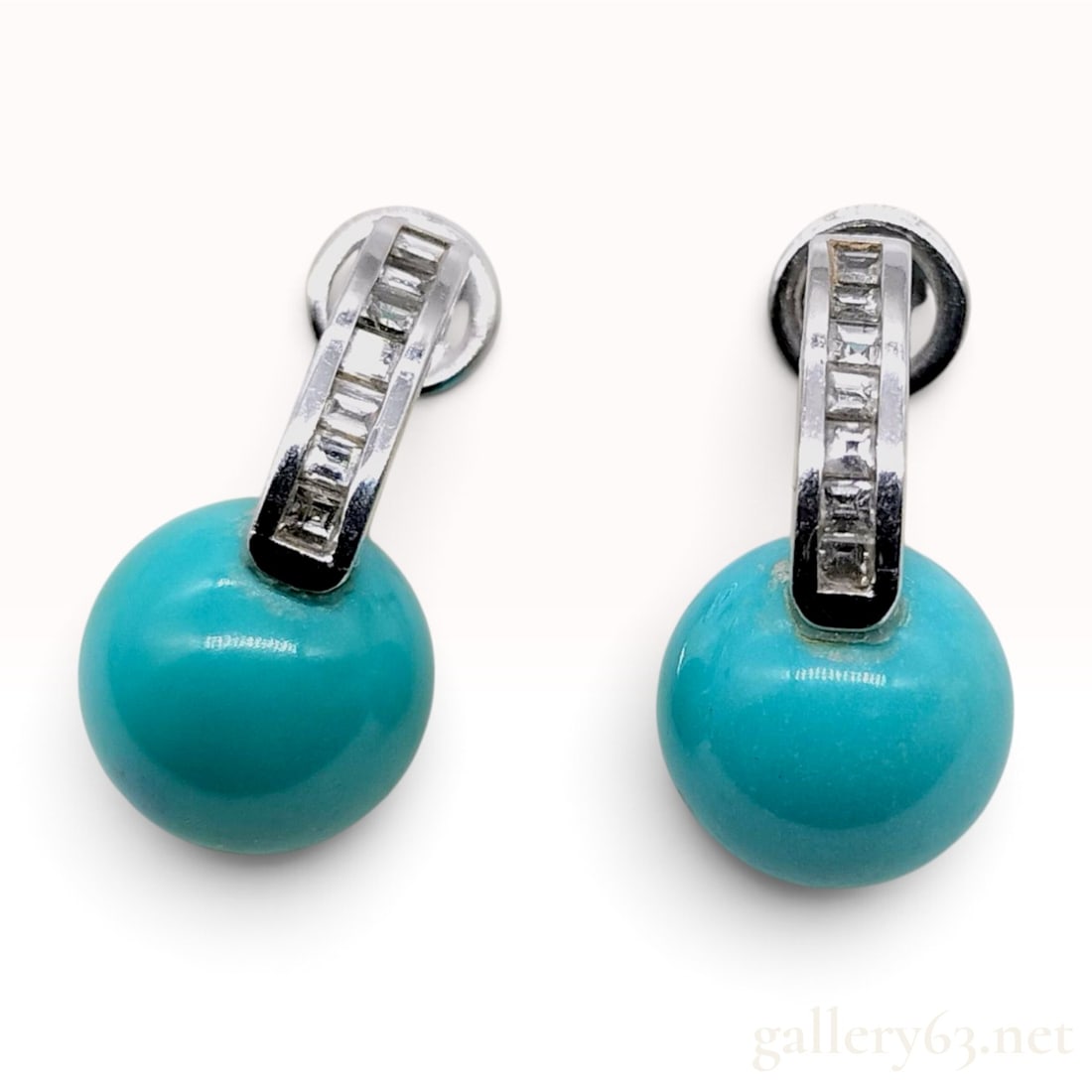 Vintage Pt900 Platinum 10mm Turquoise and Natural Diamond Baguette Drop Earrings: This item is in excellent pre-owned condition. A matched pair of vintage drop earrings featuring non-pierced screw-back mechanisms. The earrings are constructed from Pt900 platinum. Each earring showc