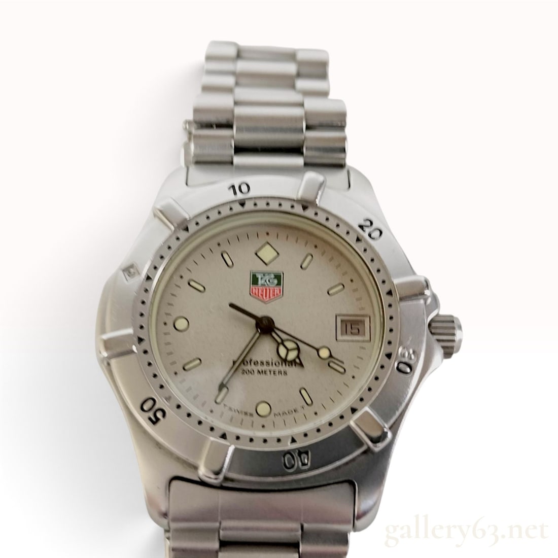 TAG Heuer Professional 2000 Series Wrist Watch Reference 962.213R: A TAG Heuer Professional 2000 series diver wrist watch, reference number 962.213R. The watch features a stainless steel case with a unidirectional rotating bezel marked with studs and black engraved t