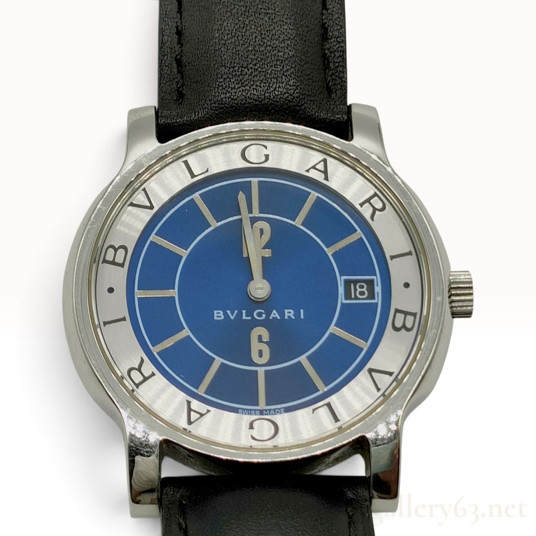 Bvlgari Solotempo ST 35 S Stainless Steel Quartz Wristwatch: A Bvlgari Solotempo reference ST 35 S quartz wristwatch. The timepiece features a round stainless steel case with the signature fixed bezel engraved twice with the B V L G A R I logo. The two-tone blu