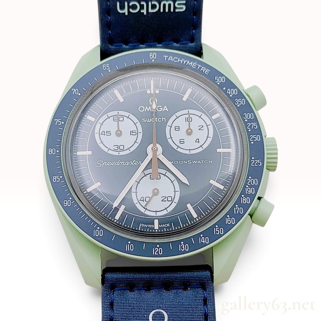 Omega x Swatch MoonSwatch Mission on Earth Bioceramic Wristwatch with Extra Bracelet: This Omega x Swatch MoonSwatch wristwatch is crafted from light green Bioceramic and features the Mission on Earth colorway. The navy blue dial houses three white sub-dials and is printed with the Ome