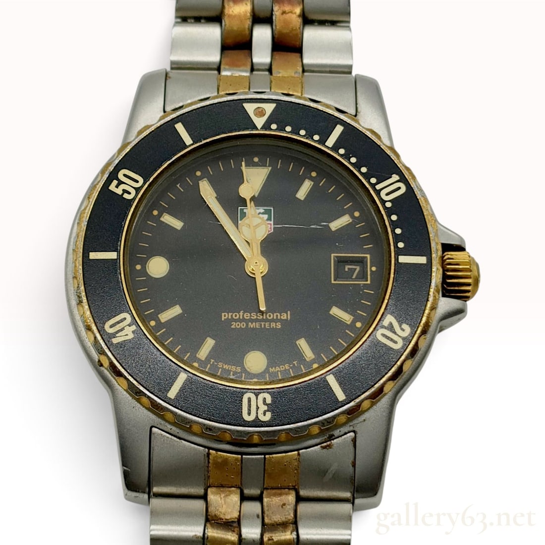 Vintage TAG Heuer Professional 925.213G Stainless Steel and Gold Plated Wristwatch: This TAG Heuer Professional wristwatch, reference 925.213G, is a diver-style timepiece featuring a two-tone aesthetic. It is constructed with a stainless steel case and a unidirectional rotating gold-