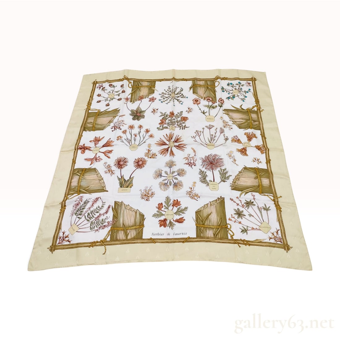 Vintage Hermes Herbier de Gavarnie (Gavarnie Herbarium) Cream Silk Carre 90 (1 of 10)