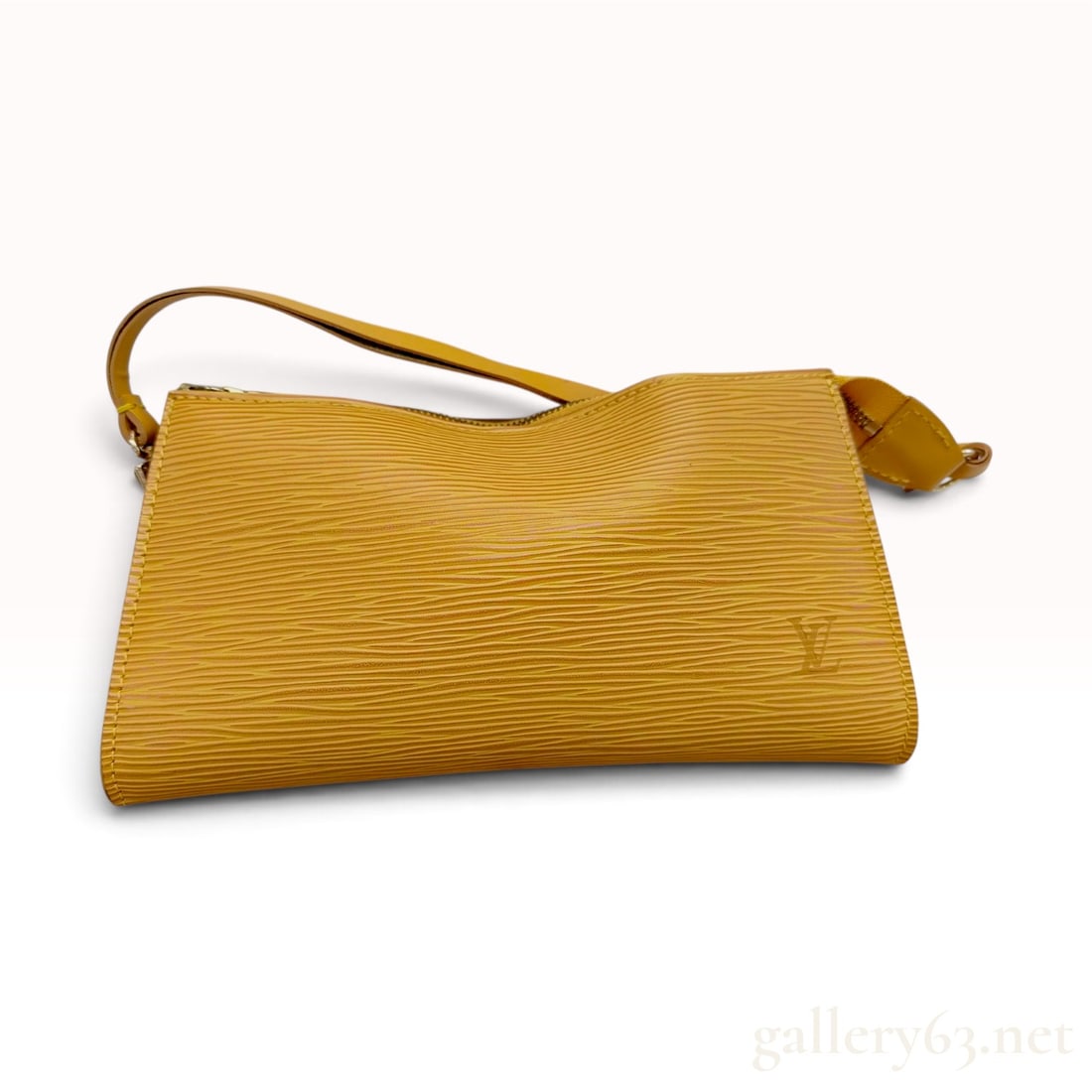 Vintage Louis Vuitton Tassil Yellow Epi Leather Small Shoulder Bag: This Louis Vuitton small shoulder bag is crafted from Tassil Yellow Epi leather, featuring a horizontal textured grain and matching smooth leather trim. The design includes a single detachable smooth 