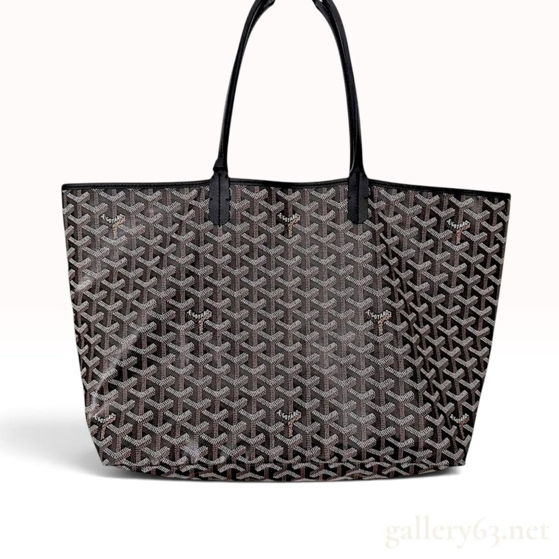 GOYARD SAINT-LOUIS PM, BLACK, WITH POCHETTE: Goyard Saint-Louis PM tote in black Goyardine coated canvas with the hand-painted chevron "Y" pattern in black, white and brown, finished with black leather trim, black leather handles and s