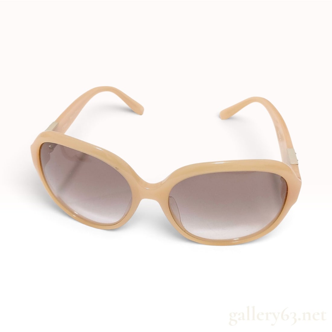 Chloe CL 2234 A Peach Acetate Sunglasses With Case: This Chloe pair of sunglasses is crafted from peach-toned acetate featuring an oversized butterfly frame silhouette. The design incorporates brown gradient lenses and gold-tone metal hinges with decor