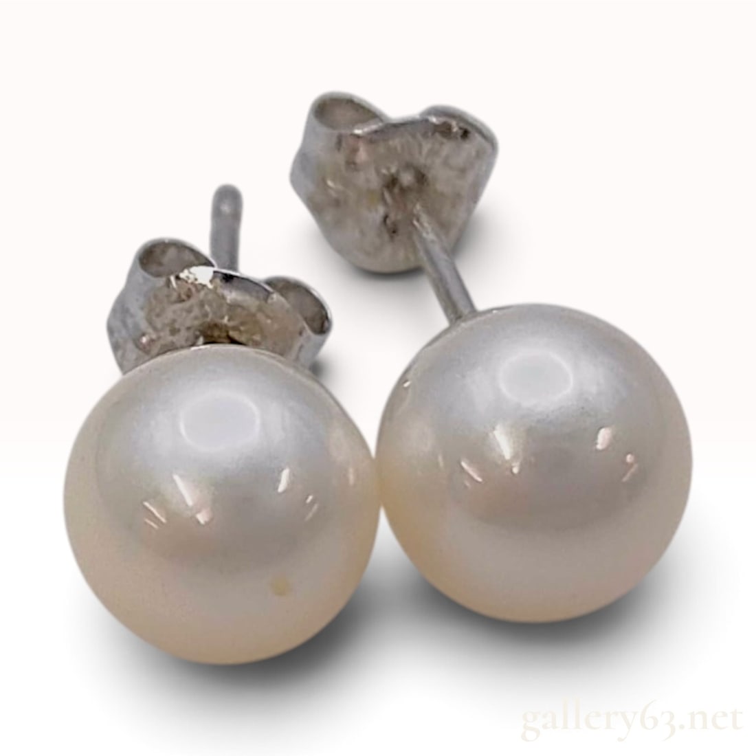 14 Karat White Gold and 7.5mm-8mm Cultured Pearl Stud Earrings (1 of 7)