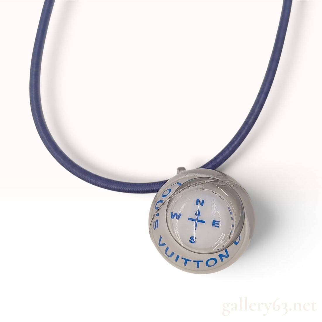 Vintage Louis Vuitton Cup 2000 Blue Acrylic Compass Pendant Necklace: A Louis Vuitton commemorative necklace produced for the Louis Vuitton Cup in the year 2000. The piece features a spherical pendant with a clear acrylic upper dome and an opaque white lower hemisphere.