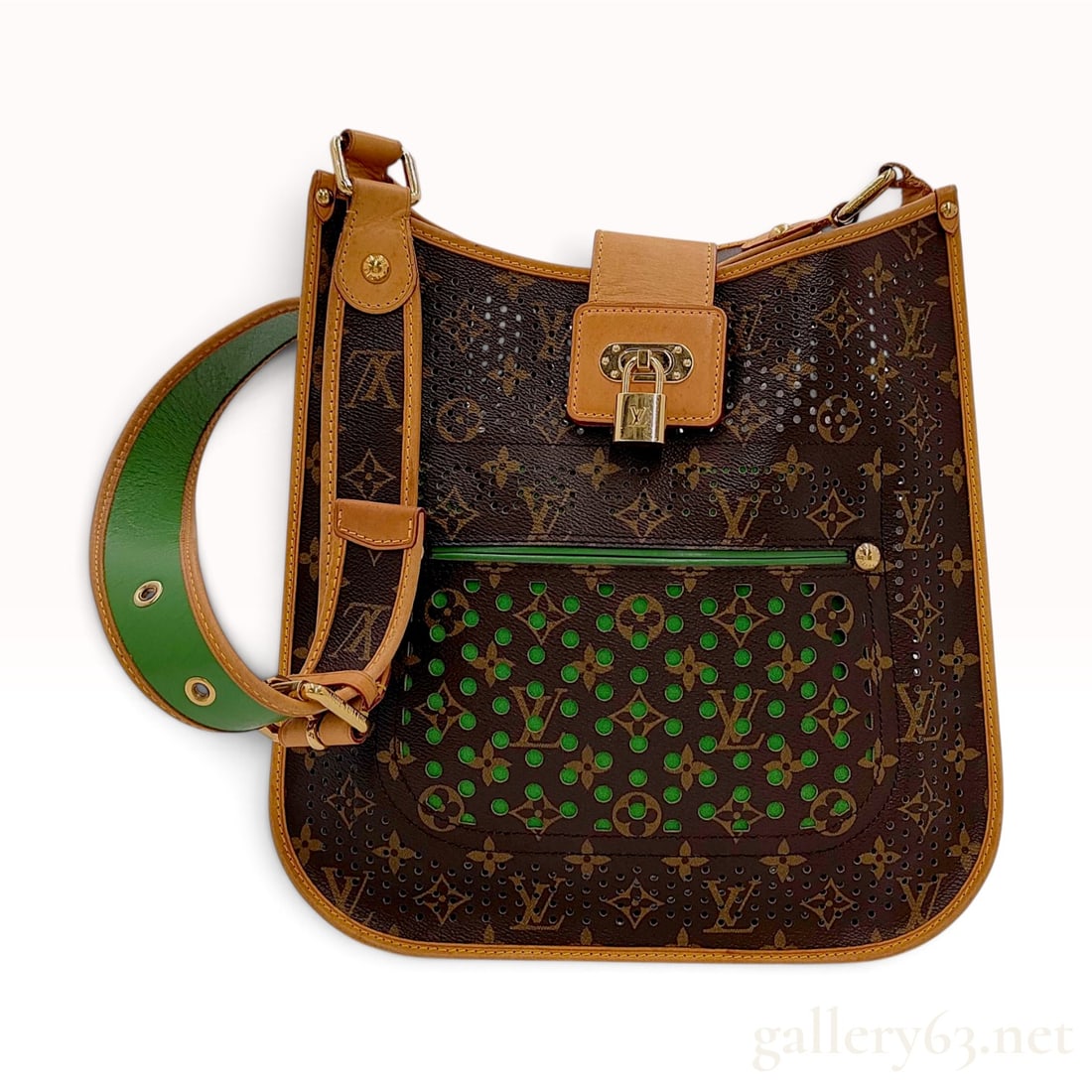 Vintage Louis Vuitton Perforated Monogram Musette Vert Canvas Crossbody Bag: This Louis Vuitton Perforated Monogram Musette crossbody bag is a limited edition piece from the Spring/Summer 2006 collection. It is constructed from brown monogram coated canvas featuring laser-cut 