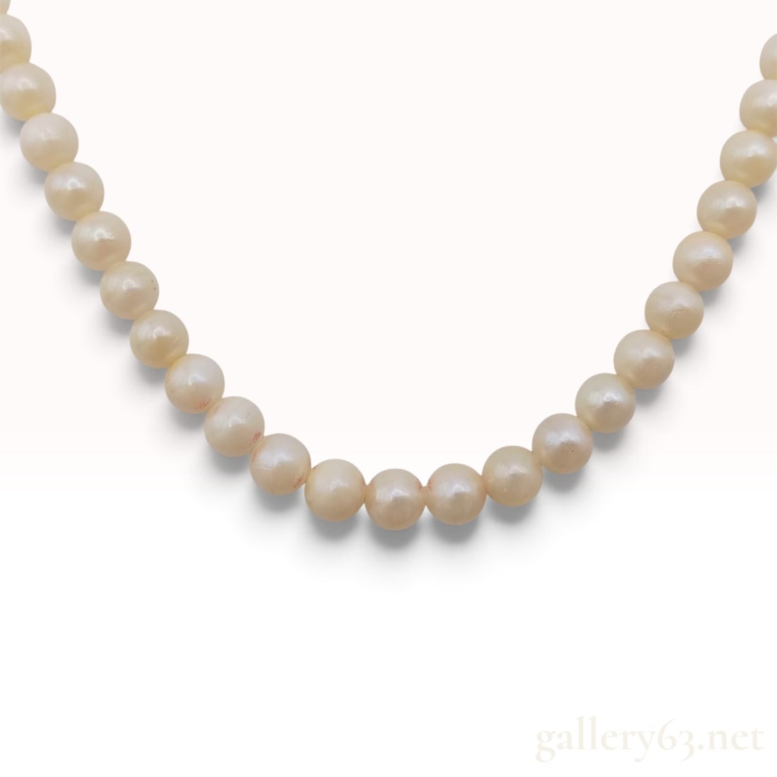Vintage Sterling Silver and Cultured Pearl Knotted Necklace: This is a vintage single-strand cultured pearl necklace. The strand consists of cream-colored cultured pearls measuring approximately 6mm to 7mm in diameter. The construction features individually kno