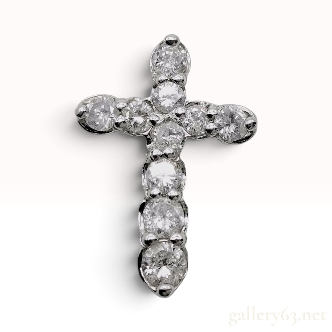 An 18 Karat White Gold and 0.22ctw Natural Diamond Cross Pendant (1 of 8)
