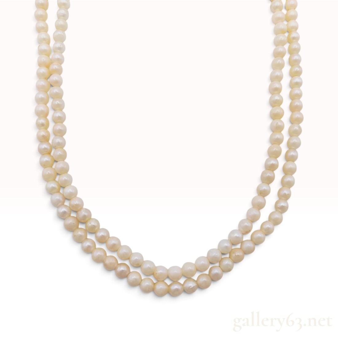 Vintage White Cultured Pearl and Silver Double Strand Necklace: This is a vintage double-strand necklace featuring two nested rows of white to cream-colored cultured pearls. The pearls measure between 5mm and 6mm in diameter and exhibit a semi-round to slightly ov