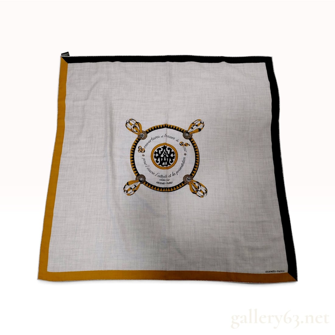 Hermes Couvertures et tenues de Jour Cashmere Silk Carre 90 with Box: This Hermes silk carre 90 is crafted from a luxury blend of 70% cashmere and 30% silk. The design, Couvertures et tenues de Jour (Horse Blankets and Day Wear) by Jacques Eudel, features a central circ