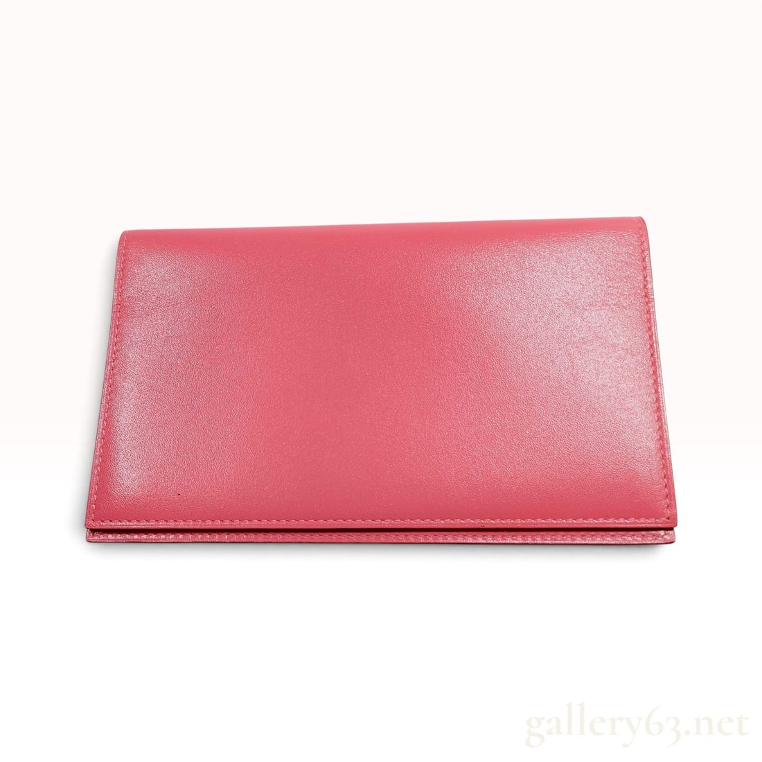 Hermes Vision II Pink Leather Agenda Cover: This Hermes Vision II agenda cover is crafted from vibrant pink smooth-grain leather featuring tonal topstitching and dark edge glazing. The bi-fold interior is lined with matching pink leather and co