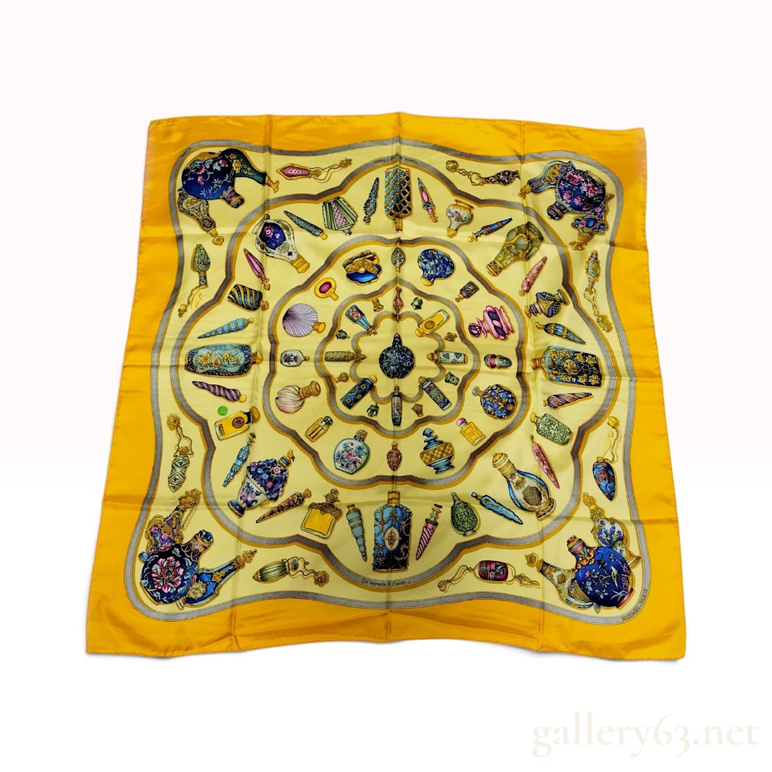 Vintage Hermes Qu'importe le flacon (Whatever the bottle) Yellow Silk Carre 90: This Hermes silk carre 90 is designed by Catherine Baschet in the Qu'importe le flacon pattern, originally issued in 1988. The design features a central circular medallion surrounded by concentric ban