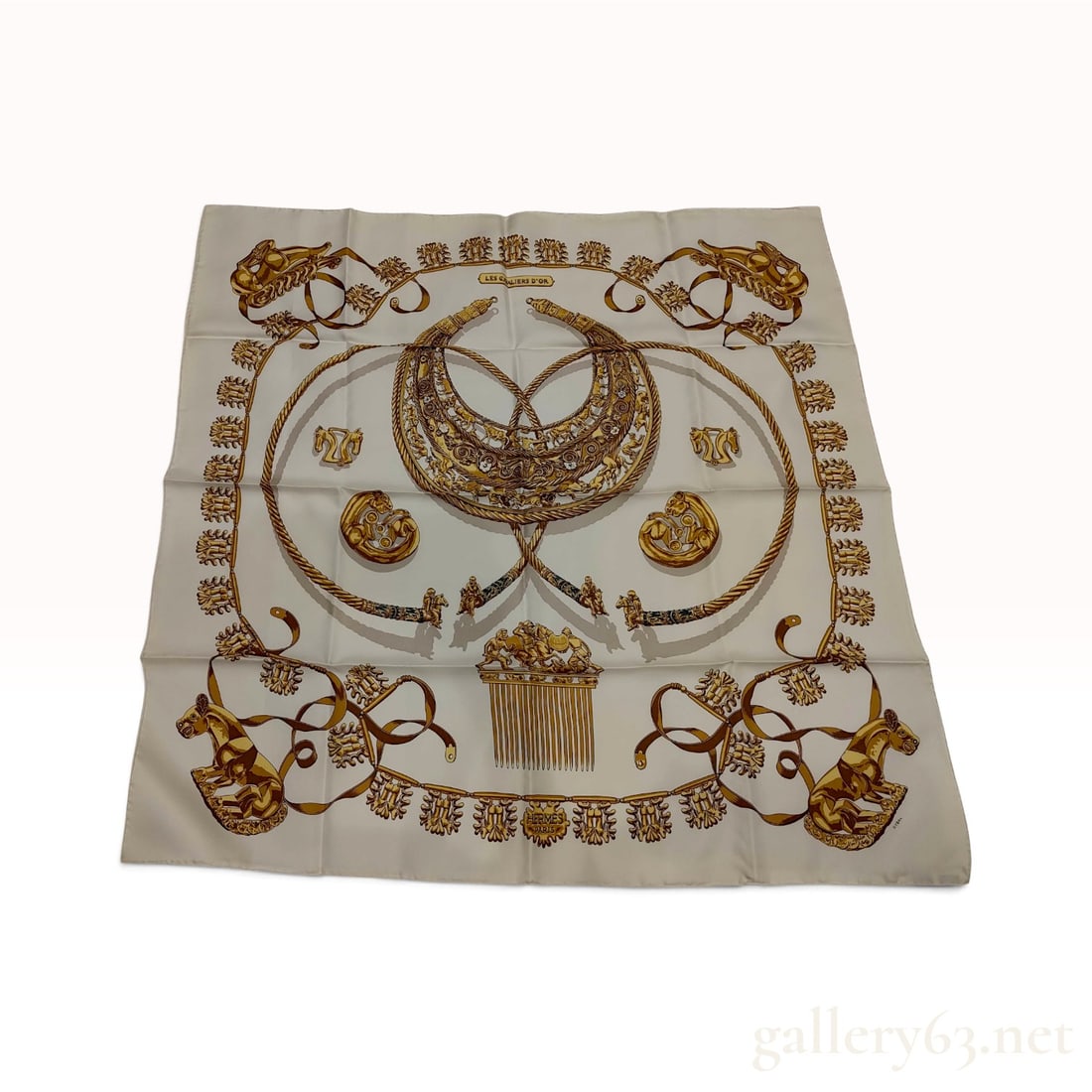 Vintage Hermes Les Cavaliers d'Or (The Golden Horsemen) Silk Carre 90: This Hermes silk carre 90 in the Les Cavaliers d'Or pattern is crafted from silk twill and was designed by Vladimir Rybaltchenko. The design features ancient Scythian jewelry motifs, including two lar