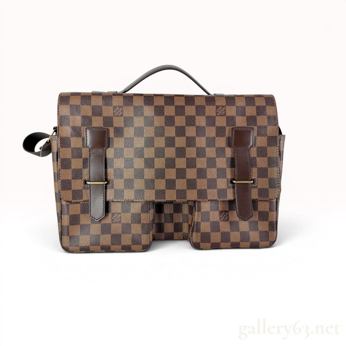 Louis Vuitton Damier Ebene Broadway Messenger Bag: A Louis Vuitton Broadway messenger bag featuring Damier Ebene checkerboard coated canvas and dark brown leather trim. The bag is designed with a flat leather top handle and an adjustable brown textile