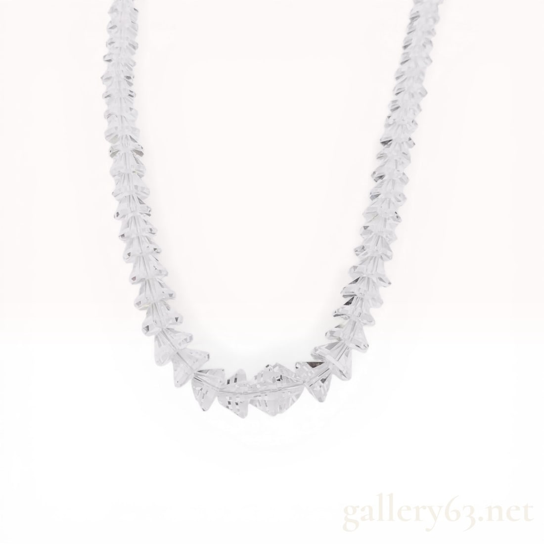 Vintage Graduated Faceted Crystal Bead Necklace with 925 Silver Clasp mid 20th c.: Vintage graduated necklace featuring faceted clear crystal bicone beads, mid-20th century. The single strand of beads increases in size toward the center and is secured by an oval silver box clasp wit