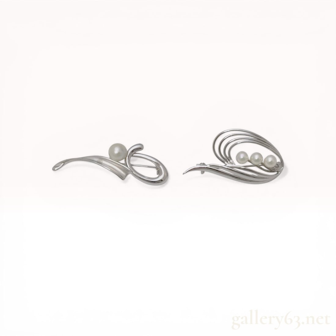 Two Modernist Sterling Silver and Pearl Brooches (1 of 5)
