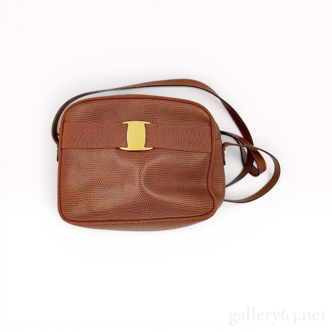 Salvatore Ferragamo Vintage Vara Bow Lizard-Embossed Leather Shoulder Bag: Salvatore Ferragamo vintage Vara bow shoulder bag, late 20th century. Crafted from cognac brown lizard-embossed leather, the exterior features a central tonal grosgrain ribbon bow with a gold-toned si