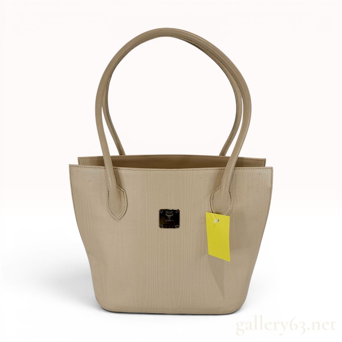 Vintage MCM Lizard-Embossed Leather Shoulder Tote Bag: A vintage shoulder tote bag by MCM (Modern Creation Munchen). The bag is constructed from beige lizard-embossed leather with a structured, tapered silhouette and a rounded base. It features dual fixed