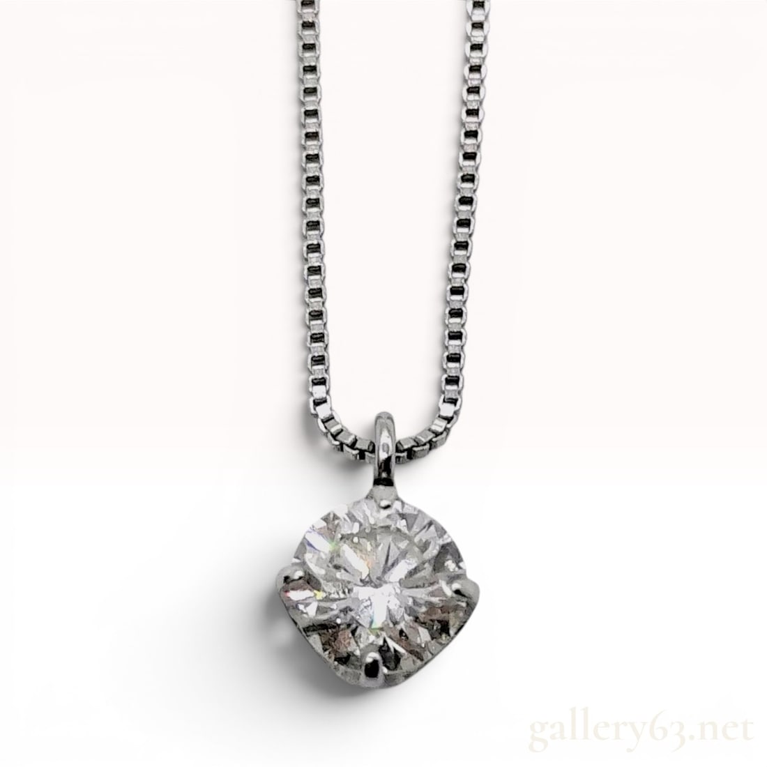 Platinum and 0.212 Carat Round Brilliant-Cut Diamond Solitaire Pendant Necklace (1 of 8)