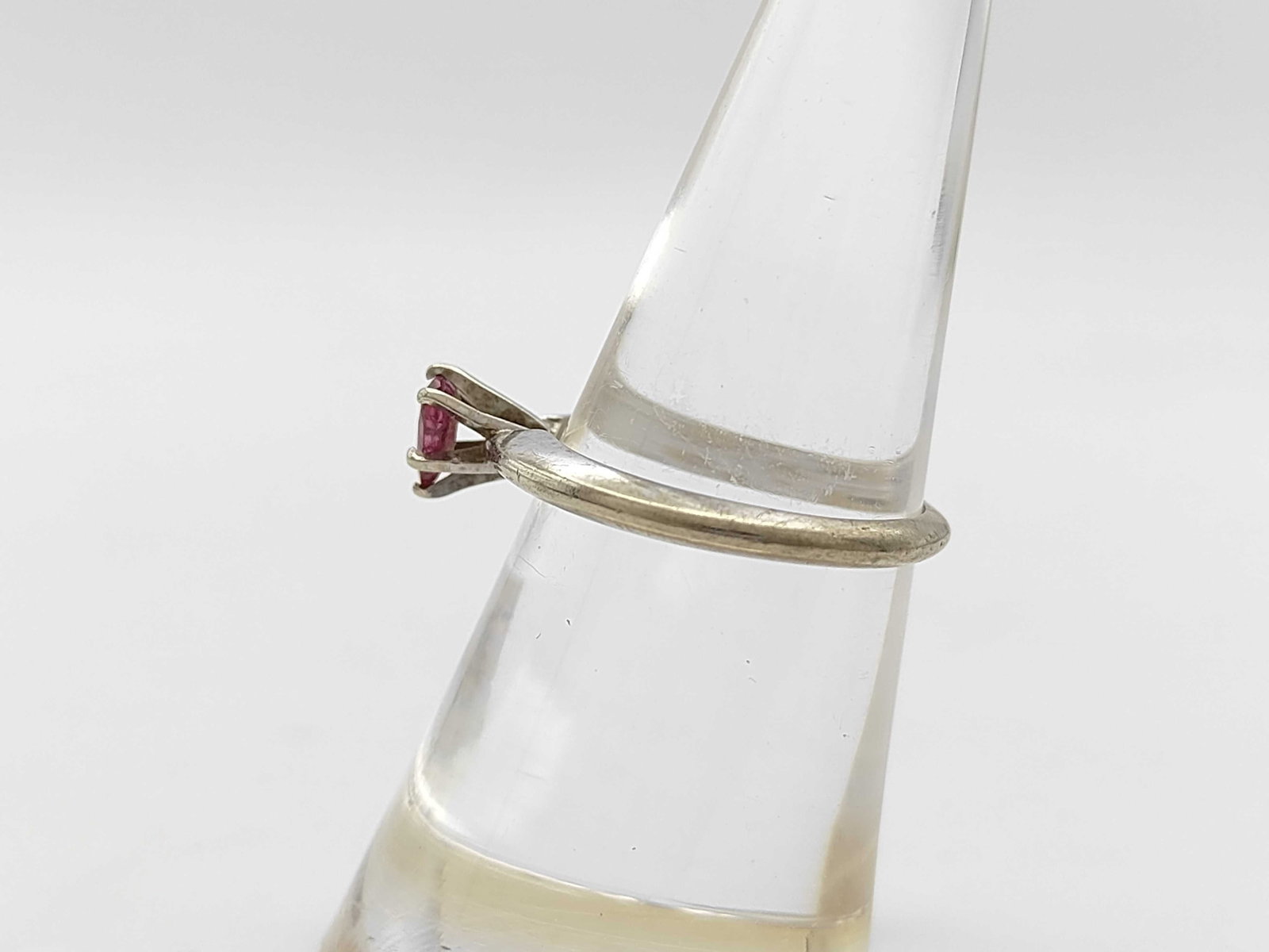 14 Karat White Gold Pear-Cut Ruby Solitaire Ring - 2