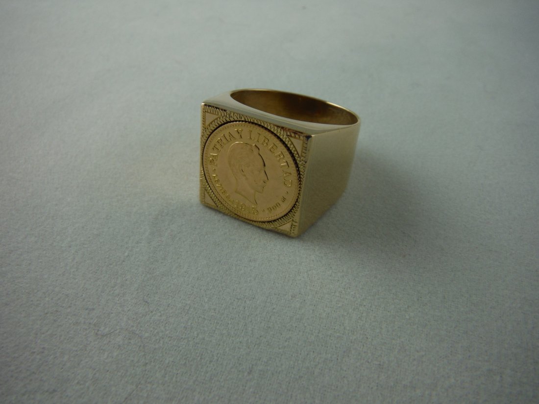 Gents Cuban 10 Peso Piece Ring: A very fine and rare 1915 solid gold 10 peso Cuban coin featuring Jose Marti. Set in a 14k yellow gold mans ring. Coin measures 26.8mm.