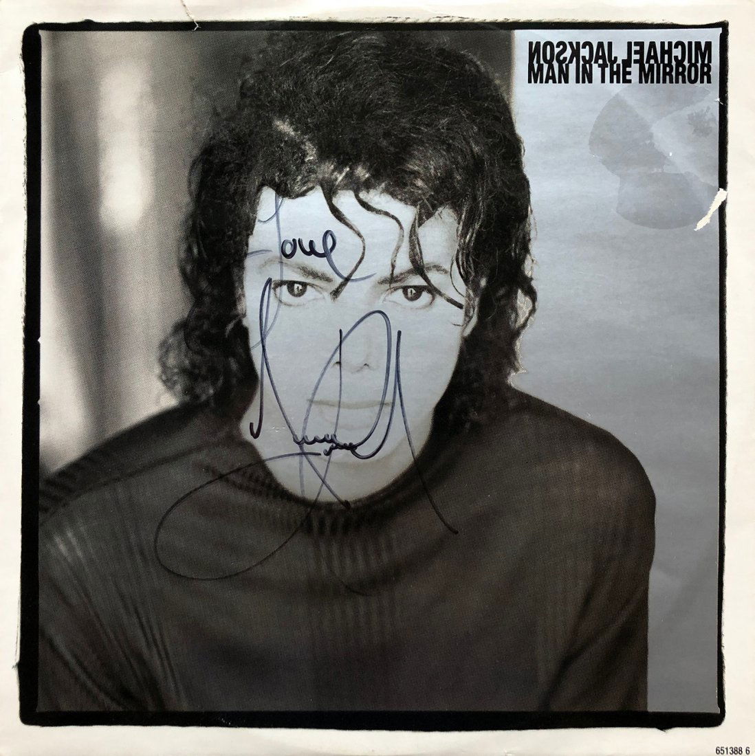 サイン入りCD「Man in the Mirror」&「Escapade」 Amazon.co.jp: MAN IN THE MIRROR: ミュージック