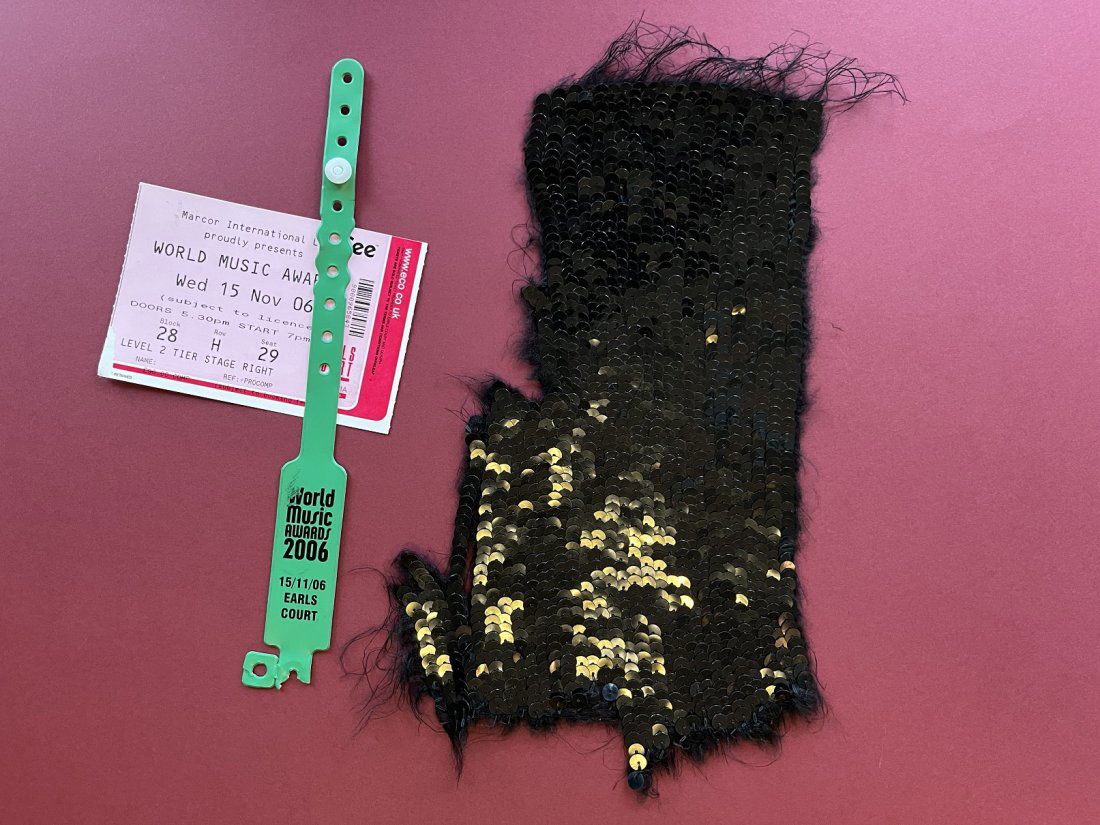 Michael Jackson World Music Awards 2006 Jacket piece #2 (1 of 2)