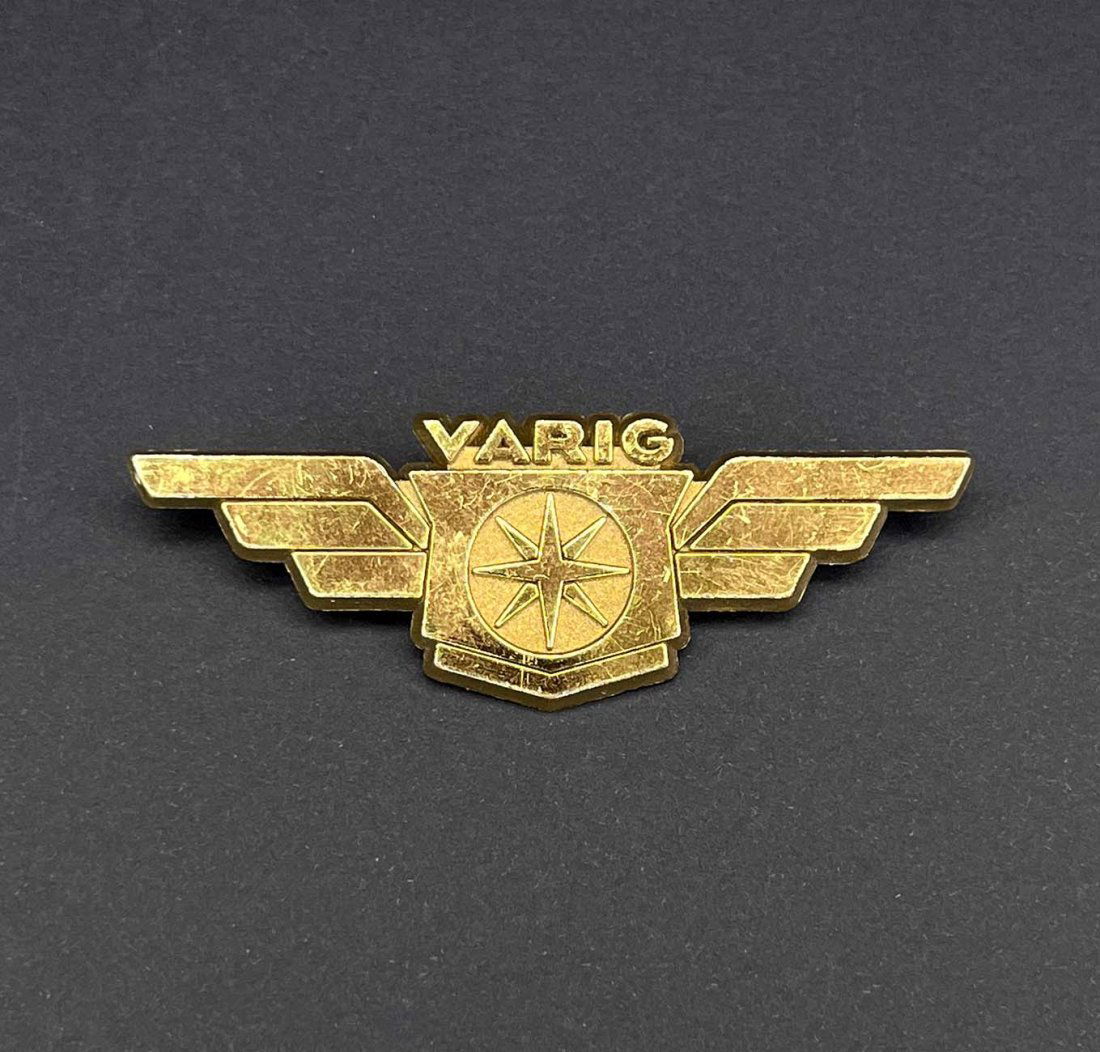 Michael Jackson Worn Airline Gold color Badge (1 of 4)