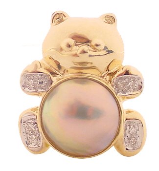 12mm pink mabe pearl dia kitty cat pin: LOW LOW BUYERS PREMIUM (10% upto $499, 8% for $500 and up) NO RESERVE AUCTION! BIDDING STARTS AT $10! This is a great pin for the teddy bear collectors out there. Features for this great piece includ