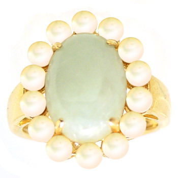 14KY Natural green jade and baby pearl ring: LOW LOW BUYERS PREMIUM (10% upto $499, 8% for $500 and up) NO RESERVE AUCTION! BIDDING STARTS AT $10! This unique natural light green jade ring is surrounded by 14 adorable white baby pearls on a sol