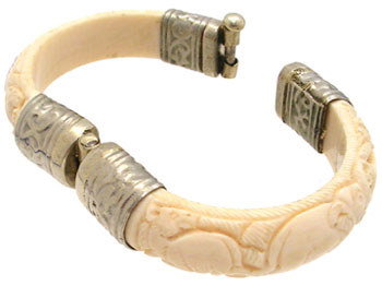 Ivory carved hinged bangle bracelet 7.5inch