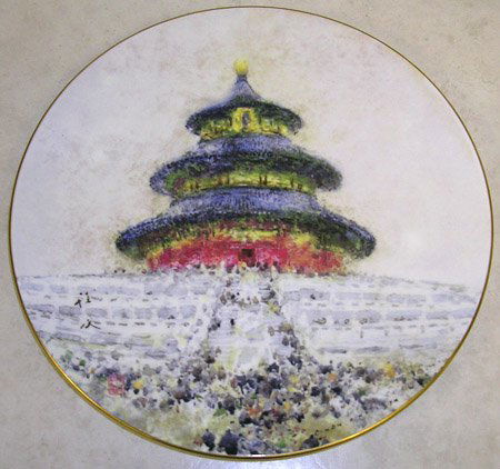 A BOXED ROYAL DOULTON Temple of Heaven PLATE B: LOW BUYERS PREMIUM (10%) NO RESERVE AUCTION! BIDDING STARTS AT $10! A BEAUTIFUL BOXED ROYAL DOULTON Temple of Heaven PLATE BY CHEN CHI. THIS ITEM IS IN EXCELLENT CONDITION WITH NO CHIPS CRACKS OR REST