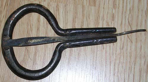 PERFECT NON DUG CIVIL WAR JEWS HARP 843466: LOW LOW BUYERS PREMIUM (10% upto $499, 8% for $500 and up) NO RESERVE AUCTION! BIDDING STARTS AT $10! This is a wonderful Civil War camp item that is seldom seen in this good condition. This is a Jew