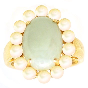14k Natural green jade and baby pearl ring: LOW LOW BUYERS PREMIUM (10% upto $499, 8% for $500 and up) NO RESERVE AUCTION! BIDDING STARTS AT $10! This unique natural light green jade ring is surrounded by 14 adorable white baby pearls on a sol
