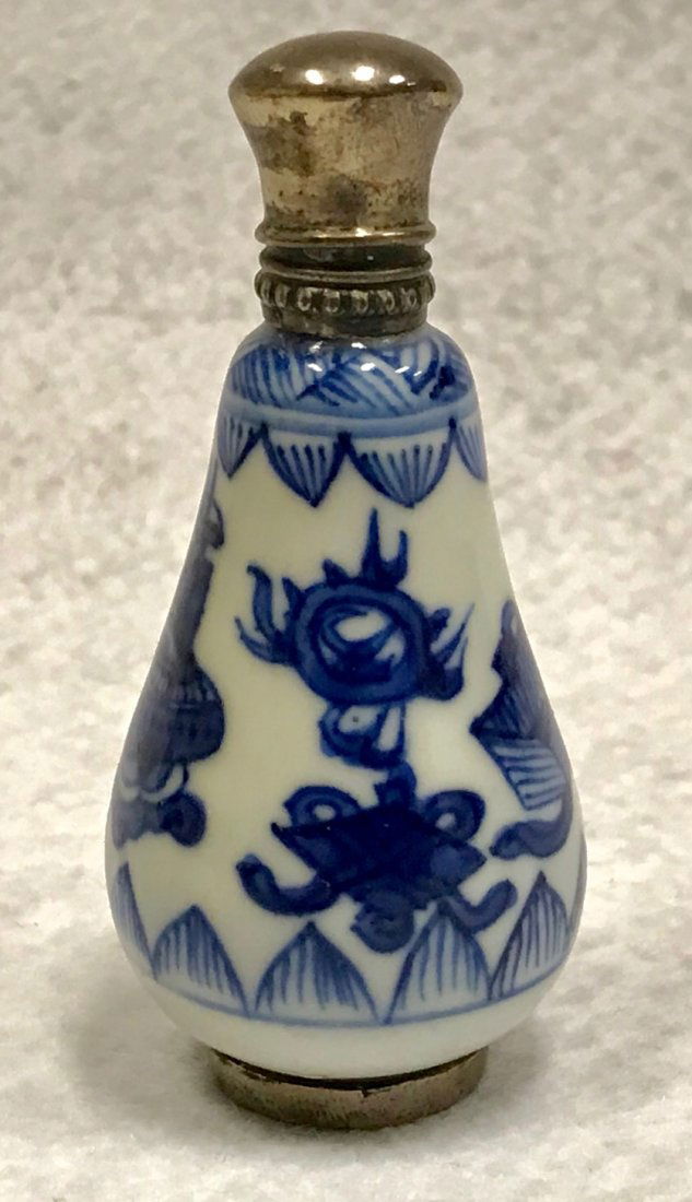 CHINESE EXPORT SILVER MOUNTED PORCELAIN SCENT BOTTLE (1 of 15)