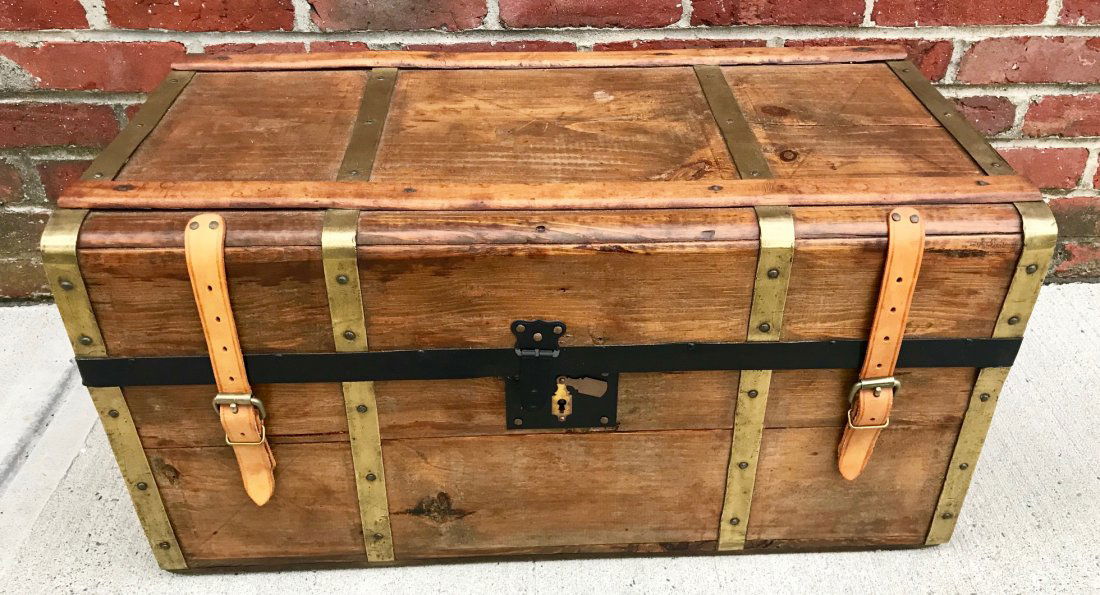Vintage Stage Coach Trunk (1 of 8)