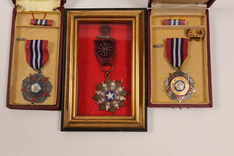 Taiwan Chinese Army Medals / 3 items (105396): Item #1 of 3 : Beautiful Chinese Taiwan Army Medal, with display box. Also includes matching collar bar and chest pin. Red, white , and blue ribbon . Hanging silver star, with flower design, silver ba