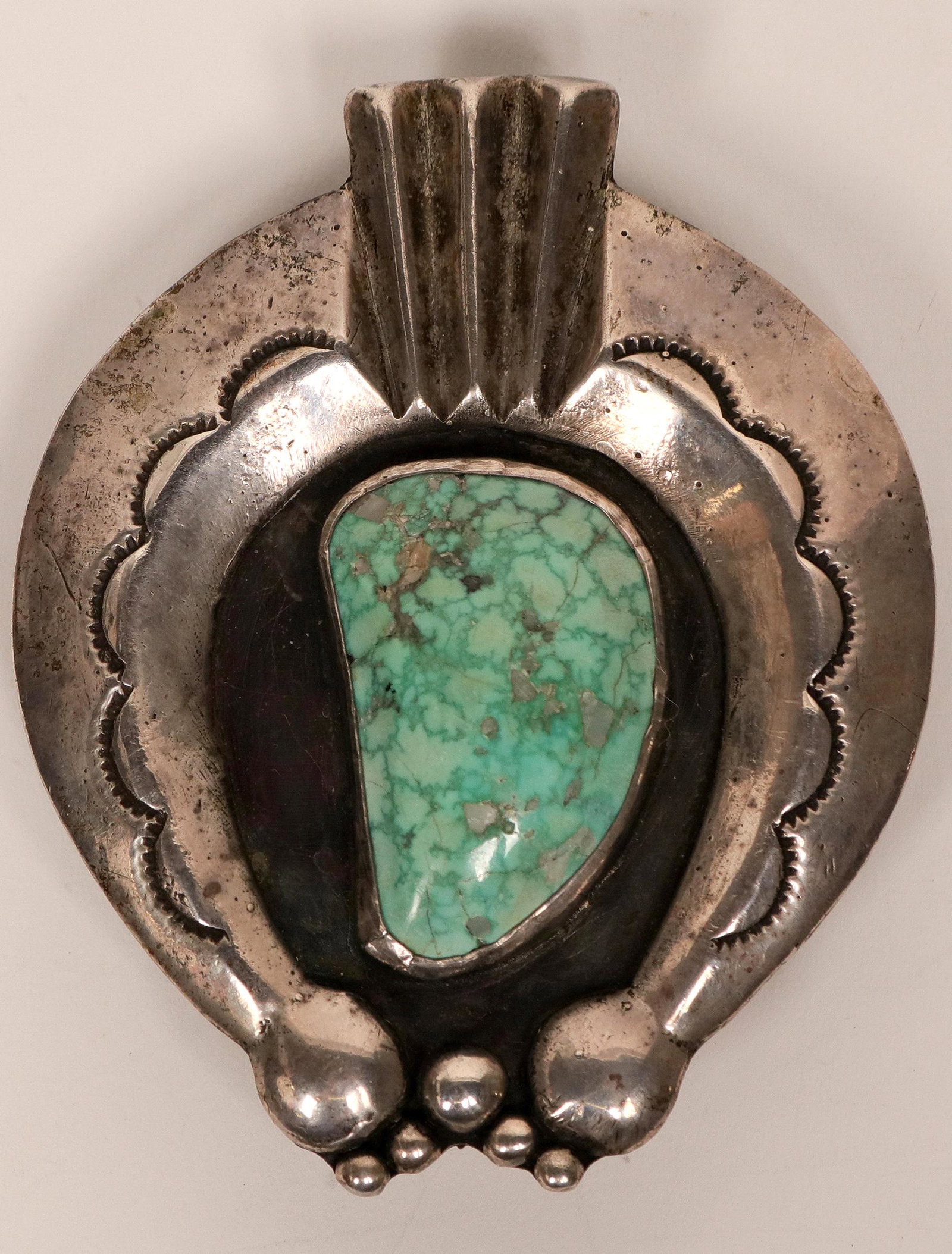 Navajo Turquoise Buckle (117020): This is a vintage tufa cast Navajo made belt buckle with a piece of Kingman turquoise in the center measuring a little over 1-1/4[x=#8221/] across and a buckle width of about 3[x=#8221/]. Provenance: 
