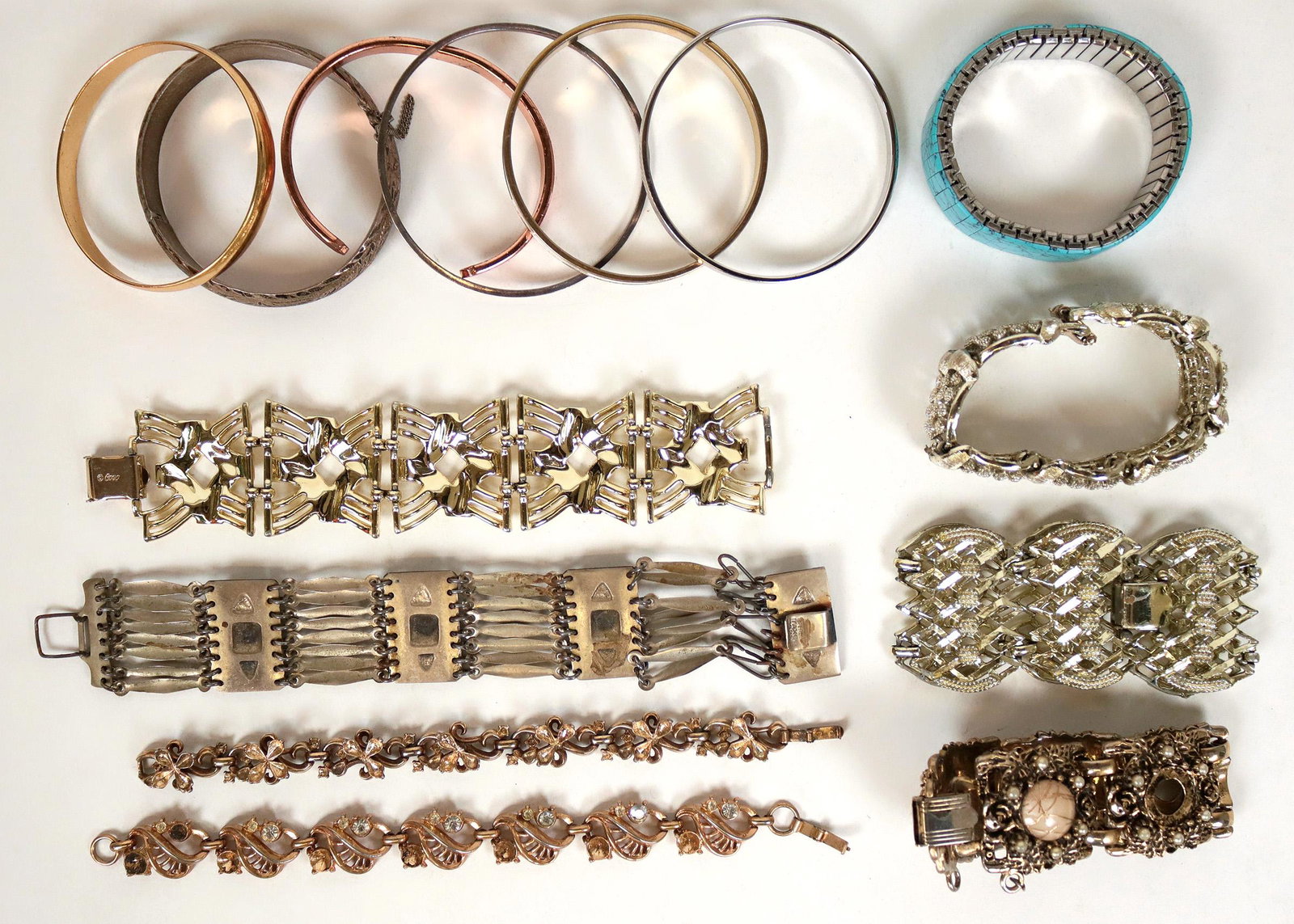 Vintage costume jewelry bracelets in various stones: About 34 bracelets representing turquoise, copper, various stones, and bangles. Provenance: Country (if not USA): State: City/County: Date: