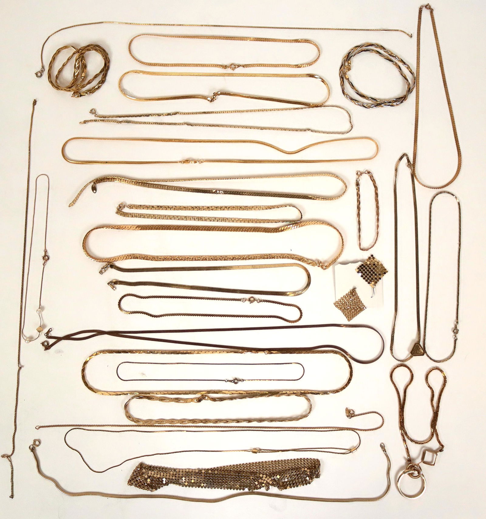 Vintage costume jewelry chains of varying styles and (1 of 1)