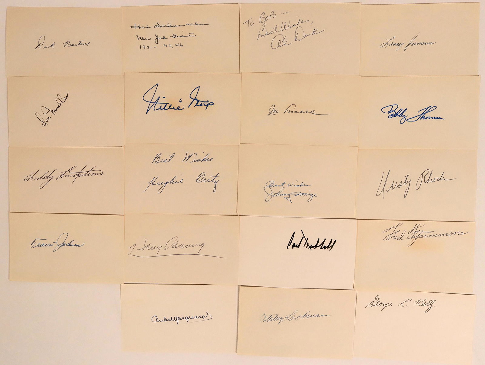 New York Giants Autographs including Willie Mays: Lot of 19 autographs on 3 x 5 cards signed by New York Giants: Willie Mays, Johnny Mize, Bobby Thompson, Dusty Rhodes, Al Dark and others. Provenance: John Reynolds Collection Country (if not USA): St