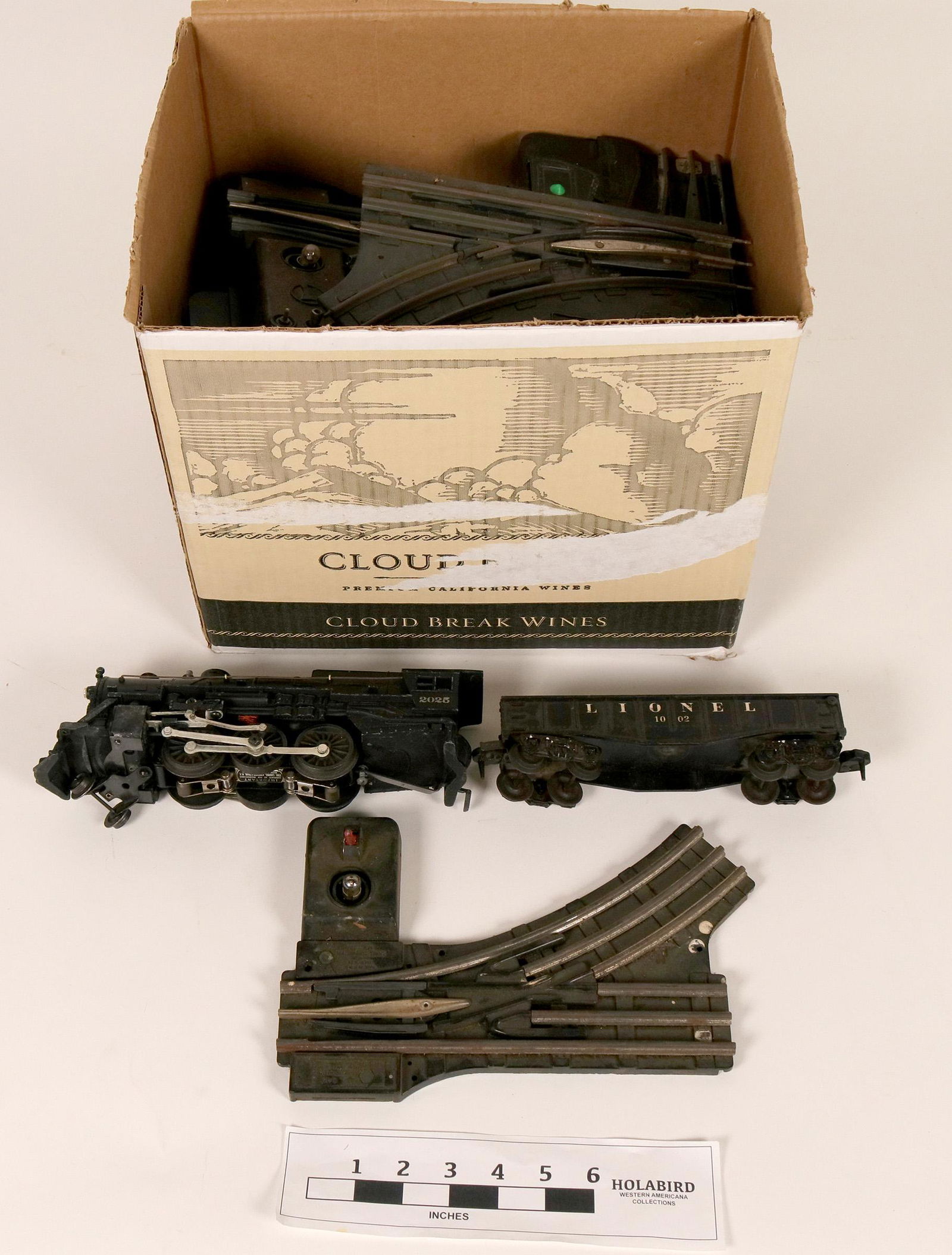 Model Train: Lionel O gauge loco and track (121068): Lot of 20. O scale Lionel Loco #2025 Baldwin [x=#8220/]Prairie[x=#8221/] 2-6-0, Bench tested: light worked unable to test further, in good cosmetic condition, wheels turn. #1002 Gondola car, good cond