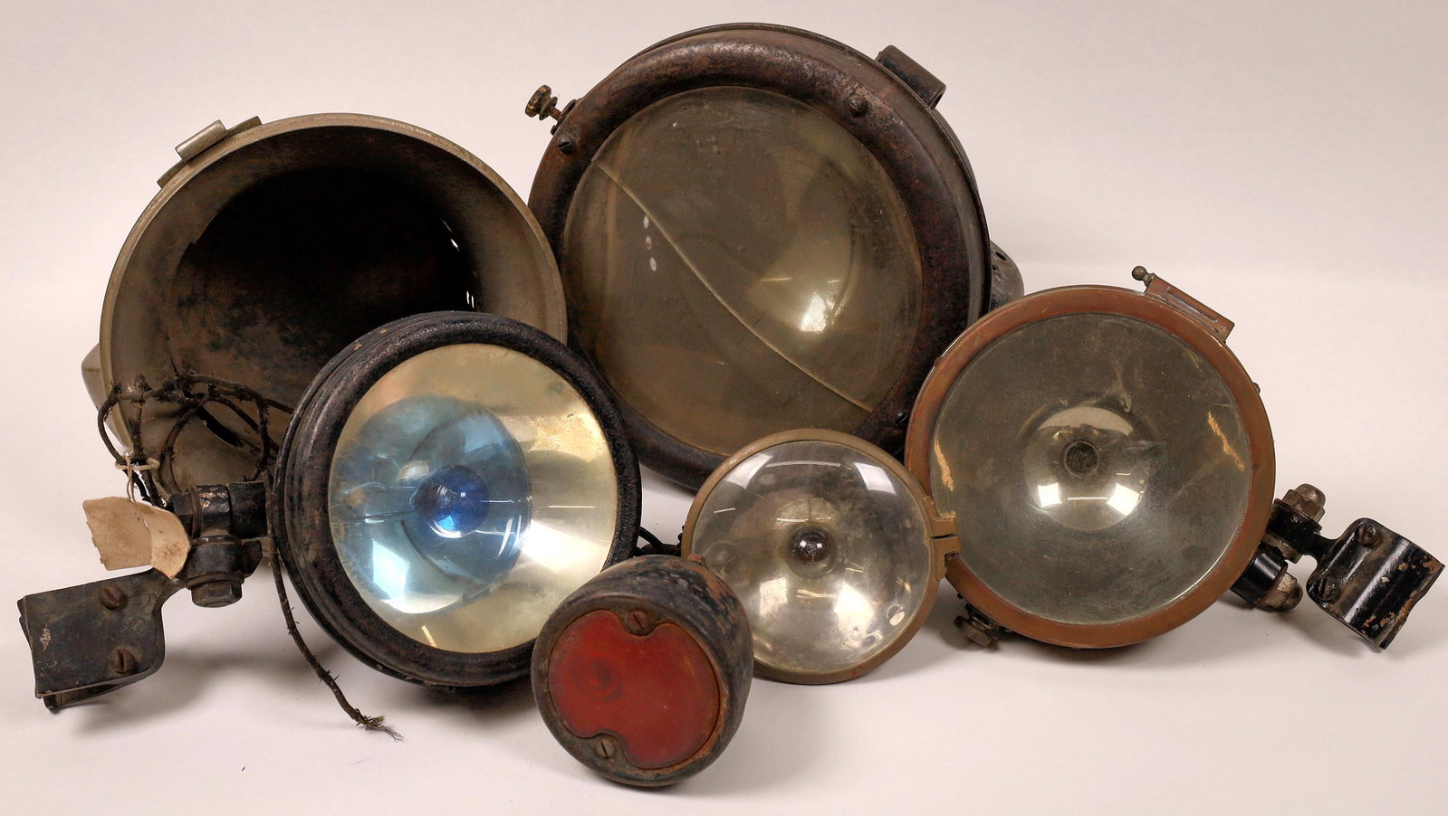 Headlamp and Lights Group-6 (125978): Six vintage automobile lights and lamps. Included is a headlight from a 1913-14 Model T Ford. It is marked "Ford, The Victor Lamp Co. Cinti-0 Model 2". The lens and glass are missing. This is a just t