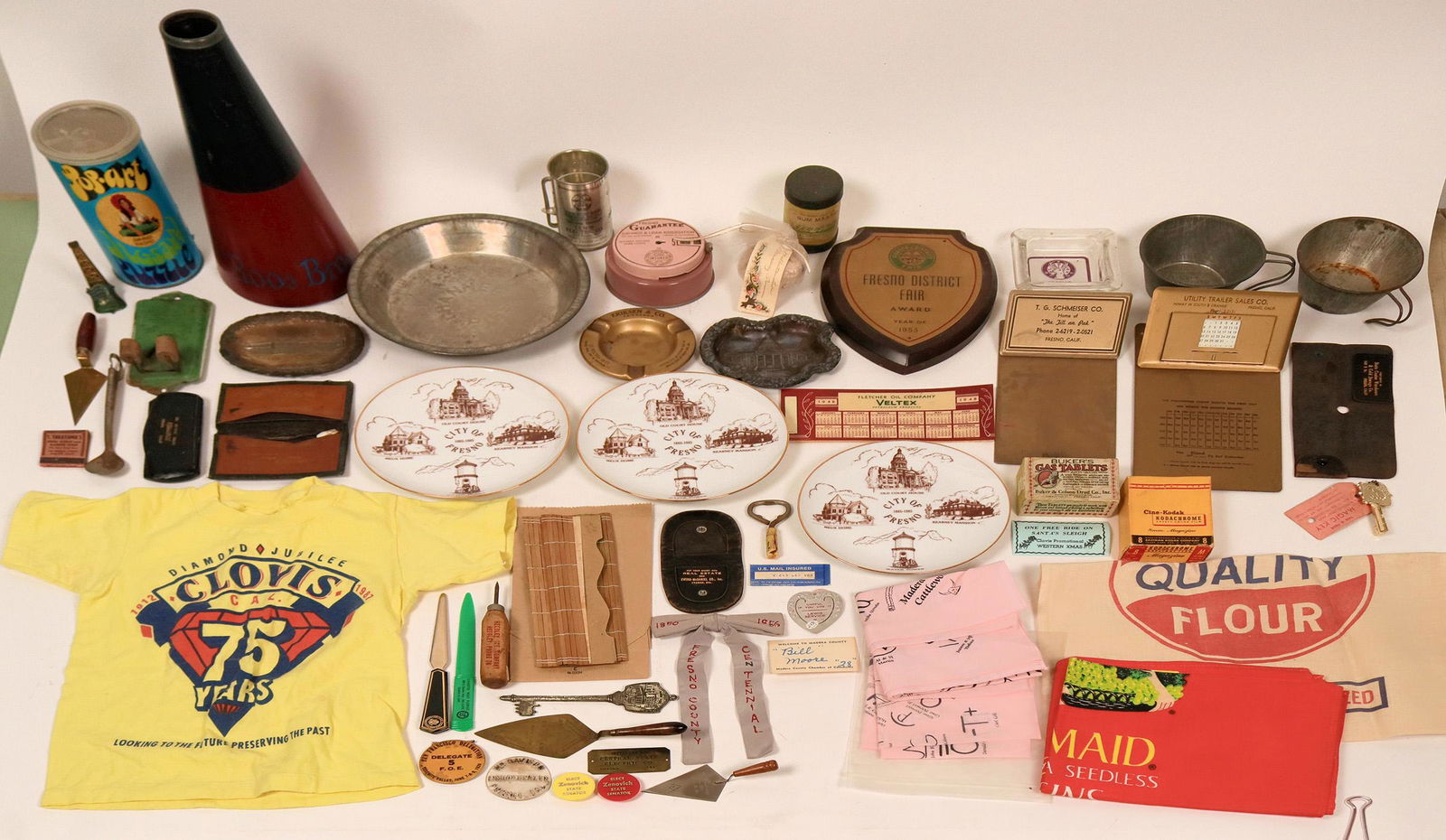 Fresno, California memorabilia (110537): This is a lot of Fresno momentos including two Masonic trowels, a megaphone, pie tin, two tin hiking cups, etc. Please see photos for detaills.Date: Country (if not USA): State: CaliforniaCity: Fresno