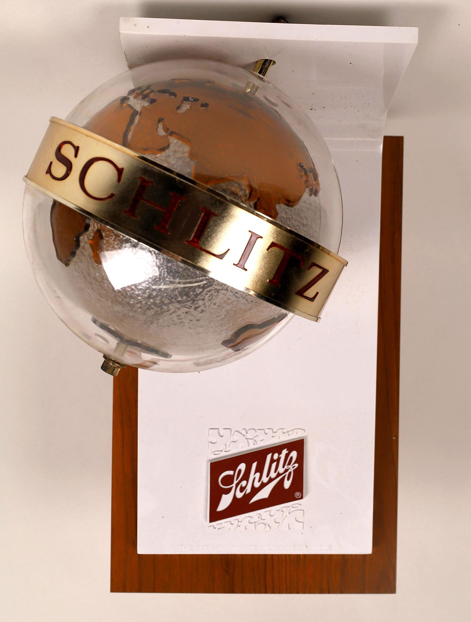 Schlitz Beer Bar Sign [122495]: Light up beer sign, advertising Schlitz Beer. Sign measures 10"x 18" with a 10" light up globe trademark. Please see photos for more detail and condition.Date: 1900'sCountry (if not USA): State: Wisco