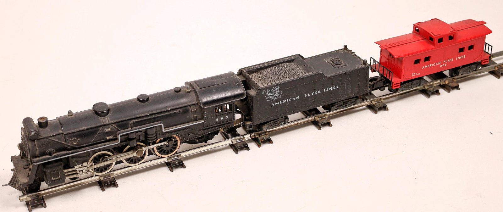 American Flyer Loco, Tender and 1 Car [133218]: #293 Loco 4-6-2, Tender, black. New York, New Haven & Hartford Railroad. Caboose #806, red. C8. S-gauge.Date: 1950sCountry (if not USA): State: City: Provenance: Gary Nelson Railroad Collection