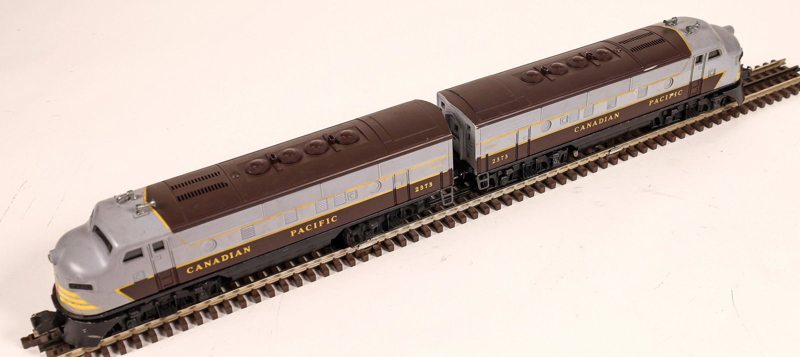 Lionel Canadian Pacific RR A&B Unit Diesel #2373: Lionel Canadian Pacific produced for one year F3 engine. Produced in 1957. 30-40" long. O Scale. Burgundy & GrayDate: 1957Country (if not USA): State: City: Provenance: Gary Nelson Railroad Collection