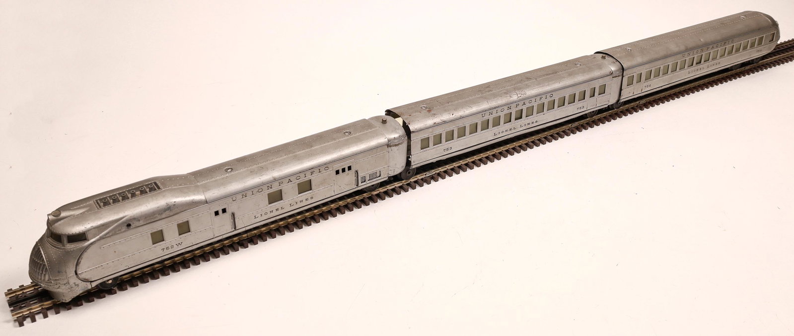 Lionel Union Pacific Streamline [133150]: #752W Engine and 3 Cars, silver in color, windows intact, C7 condition, operational. O-scale.Date: 1930s-40sCountry (if not USA): State: City: Provenance: Gary Nelson Railroad Collection